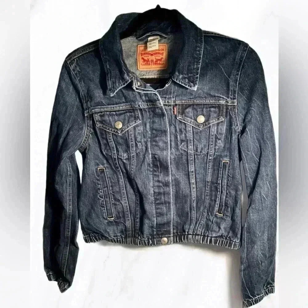 Levi’s classic cropped stylish snap button long s… - image 2